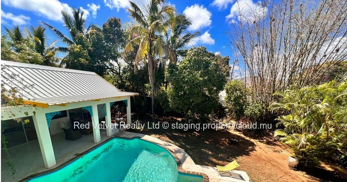 4-Bedroom Villa for Sale – 886m² Land | 350m² Build – Prime Location, Pereybere  | Rs (Negotiable)