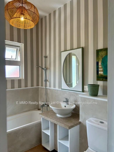 Penthouse meublé à vendre à Bain Boeuf – 2 chambres – À 2 minutes de la plage
