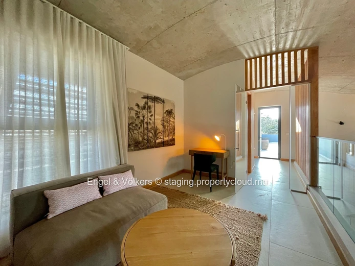 Contemporary Penthouse with Exclusive Lift Access & Mountain Views
