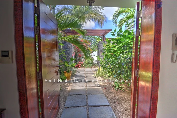 4-bedroom villa + independent studio