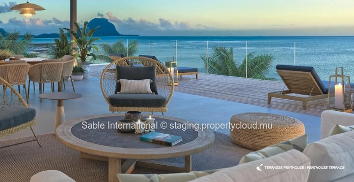 Luxury Beachfront Penthouse with Private Pool in Rivière Noire! Sea Views, Mountain Views, Fully Equipped 