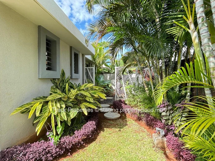 Luxury 3-Bedroom Villa with Private Pool – Balaclava