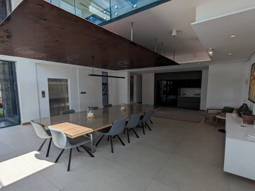 5 Bedroom Villa