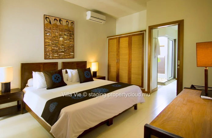  Pointe aux Canonniers : Luxury 4-Bedroom Villa with Sea View and Access