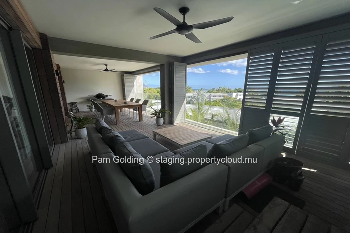 Impressive 3 Bedroom Apartment with Ocean Views and direct beach access in Tamarin