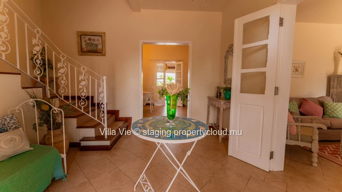 Beau Plan - Spacious 5-bedroom colonial house with swimming pool and big garden