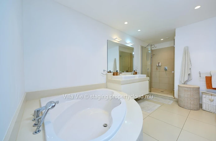 Grand Baie - Townhouse de 3 chambres en suites, accès mer, piscine