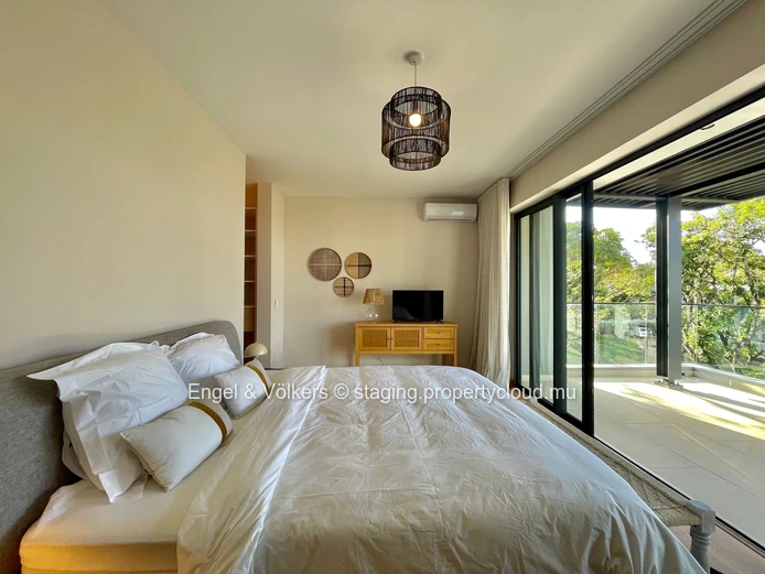 Contemporary Penthouse with Exclusive Lift Access & Mountain Views