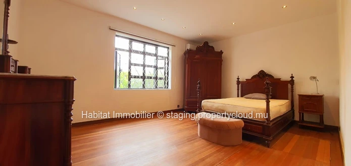 FOR SALE - Beautiful single storey villa of 475 m2 furnished and equipped with neat finishes on a land of 454 toises ...