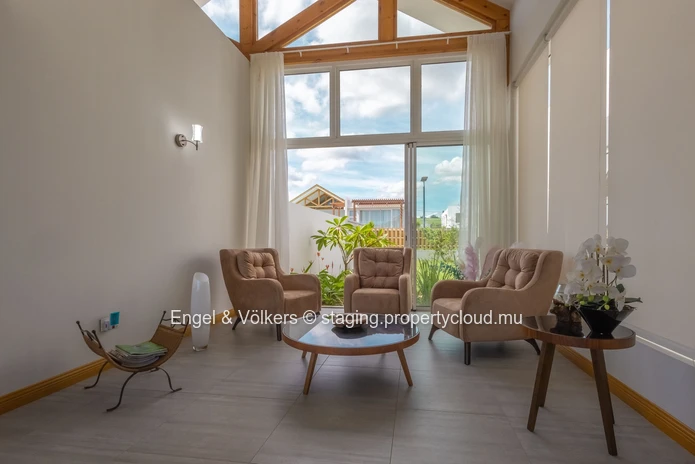 Marvellous 4-Bedroom Villa Near the Sea