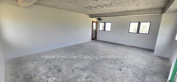 To rent : Discover this unfurnished office space of 45.90m², ideally located in the heart of Moka Smart City, a strat...