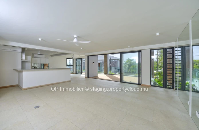 Luxurious G+2 Apartment with Stunning Sea Views and Communal Pool in Pointe aux Canonniers - €1.5M