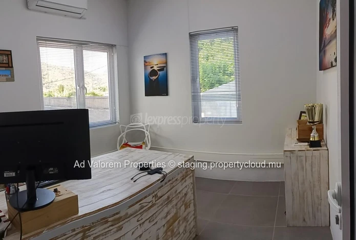 À louer – Bureau indépendant de 34 m² (rez-de-chaussée)
