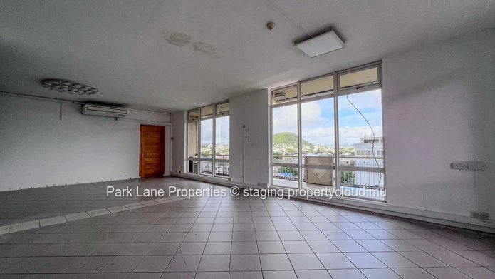Ideal Office Space in the Heart of a Vibrant District 