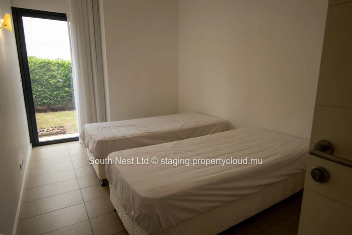 Furnished ground floor apartment with 3 bedrooms and garden 