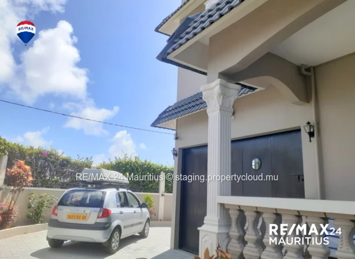 3 bedroom double story home with sea view