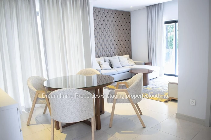 Baisse De Prix ! Appartement Meuble Situe Au 1Er Etage - Plage A Pieds A Pereybere - Ile Maurice.