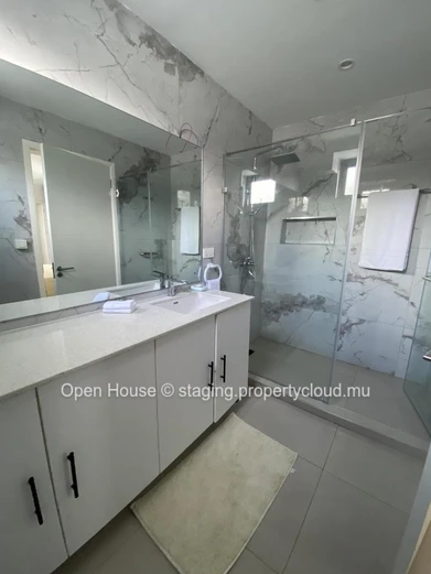Villa meublée à louer à Péreybère, 162m², 3 chambres en suite, piscine privée, jardin, panneaux solaires, citerne d'e...