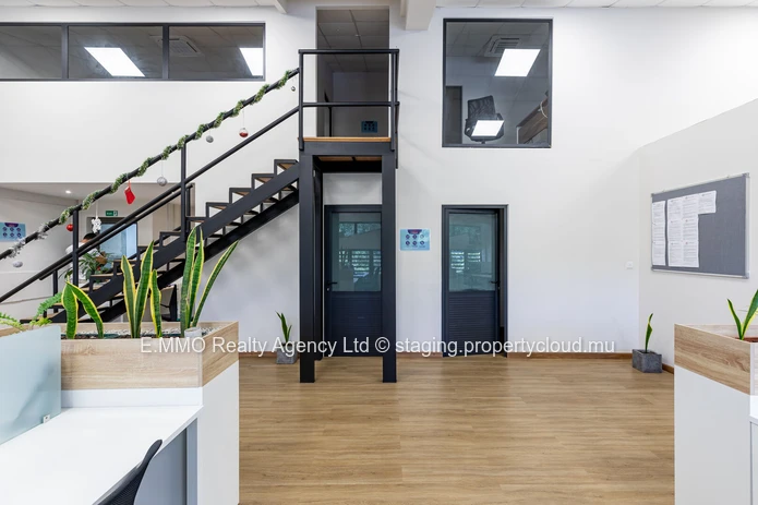 Bureau(x) à louer meublé à Floréal, 90m², parking, climatisé, buanderie, Rs 72 000. (Mandat exclusif)