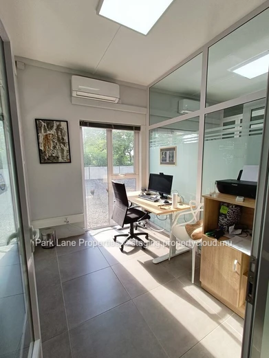 Super affaire dans l'Ouest! Bureau à louer