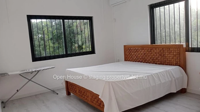 NEW MAURITIAN VILLA, for sale in Calodyne, 210m², 4 bedrooms, private pool, close to the sea, furnished, Rs.