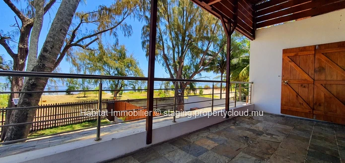 FOR RENT - beautiful beachfront furnished and equipped duplex of 120 m2 has a stunning view of the sea in a quiet and...
