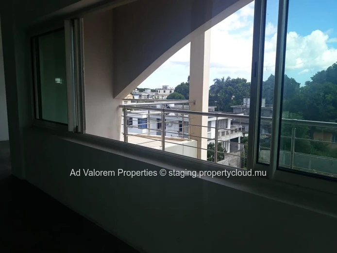 Espace Commercial/Bureau/Call Center a louer – Belle Rose