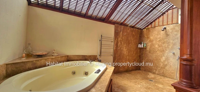Nestled in one of the most prestigious and residential neighborhoods of Floréal, this unique property of around 800 m...