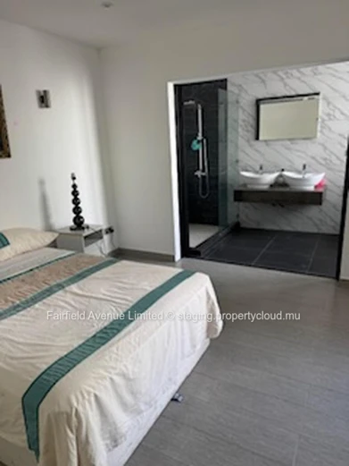 : Maison à vendre à Roches Noires, Rivière du Rempart, grande maison, 4 chambre a coucher avec ensuite. Proche commer...