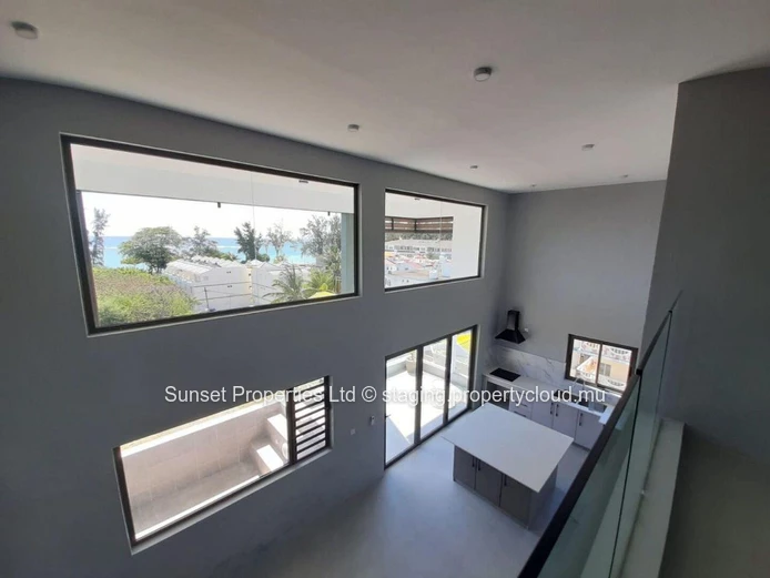 Penthouse with breathtaking views of the lagoon. Located only 100m from the beach