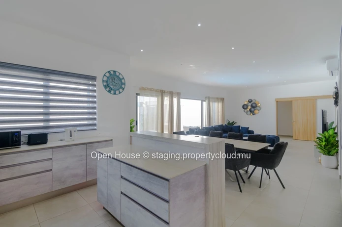 FOR SALE - Local market - fully furnished house - Grand Baie, 160m², land 380m², 5 bedrooms, private pool, parking, g...