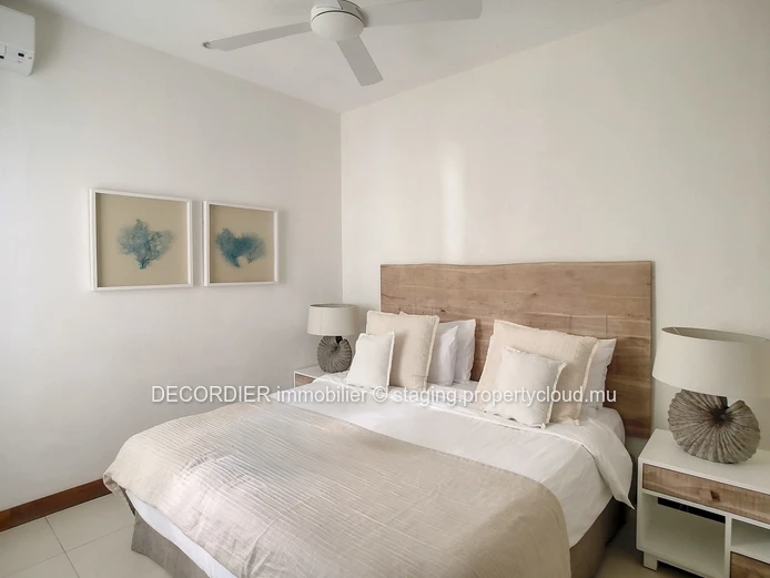 Ground floor apartment in front of the sea