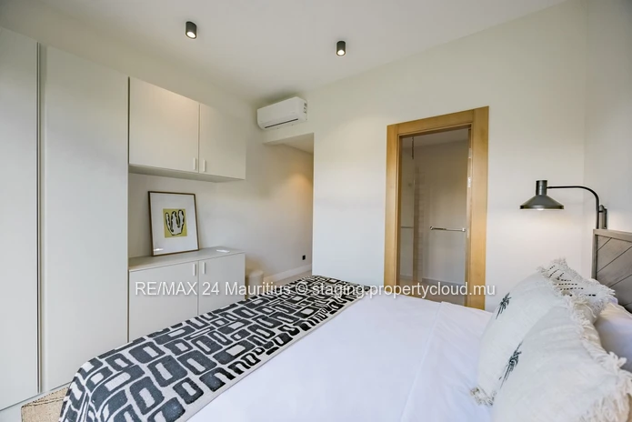 Discover Resort-Style Luxury: Exquisite 3-Bedroom Villa with Stunning Mountain Views in Tamarin