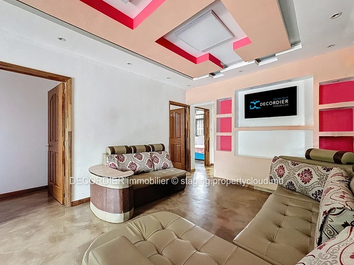 Spacious Contemporary House with Three Bedrooms