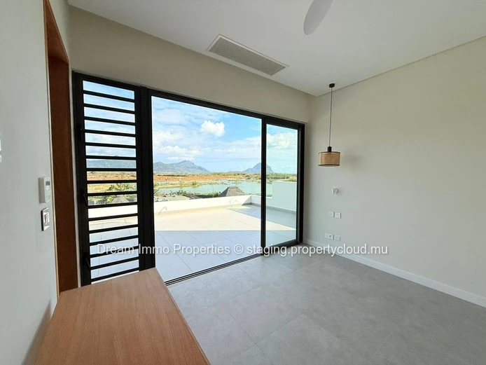 Amazing Beachfront Penthouse With Sea & Mountain View At Black River - Mauritius