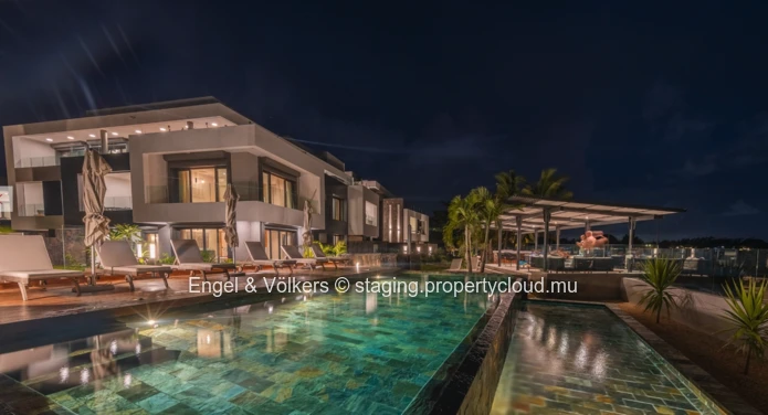 Modern & Convenient Beachfront Apartment