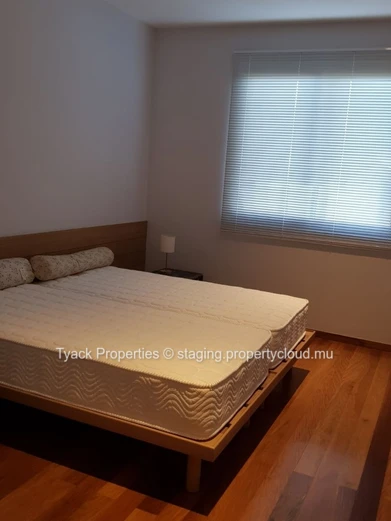 Penthouse avec Vue Mer à Vendre à Roches Noires – Accès Ascenseur Privé