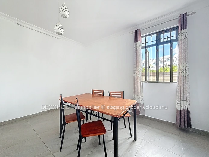 Belle villa moderne de 230 m² à Pereybere – Résidence sécurisée avec piscine (Mandat exclusif)