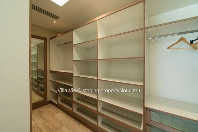 Péreybère – Villa de Luxe d’Exception en Bord de Mer avec 4 Chambres en Suite