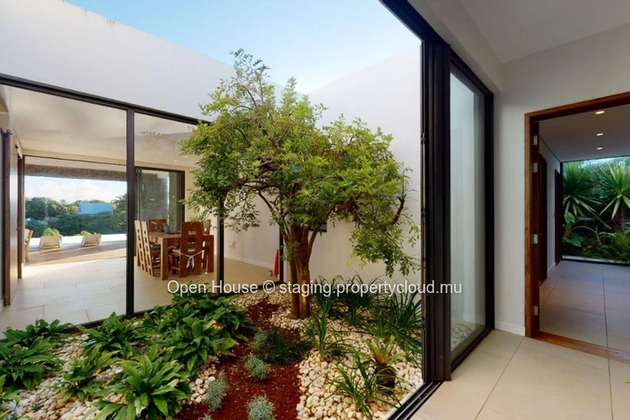 Luxury Villa, Ocean Front, Golf, 4 bedrooms, 4 bathrooms, swimming pool. Accessible at foreigners.