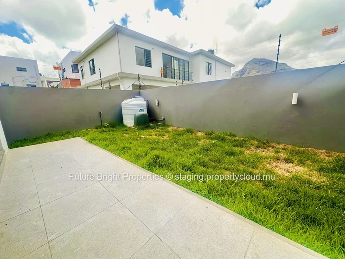 Modern 4-Bedroom House For Sale In Roches Brunes – Brand New, Secure & Ideally Located