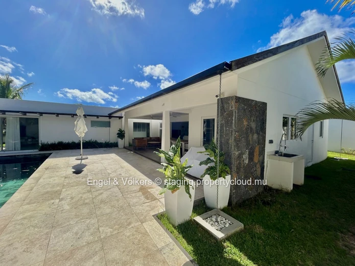Exceptional Luxury Home for Sale – Secure Residence Near Amenities