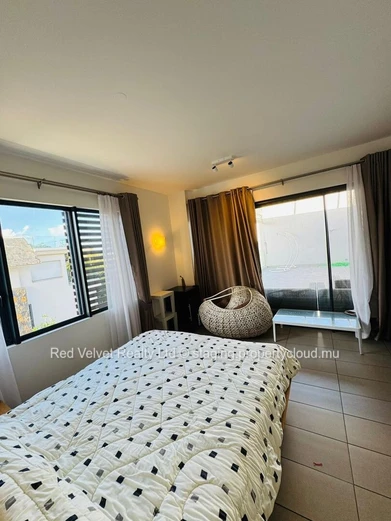 Penthouse meublé à louer à Rivière Noire - Black River, 230m², 3 chambres, services et aménités inclus, vue sur mer. ...