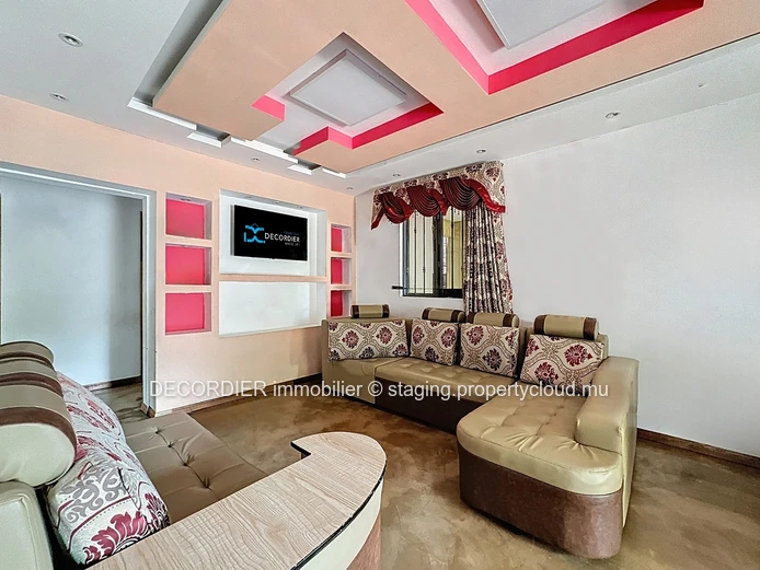 Spacious Contemporary House with Three Bedrooms