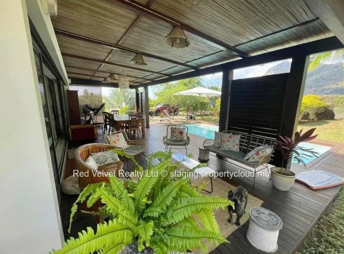 Luxurious Beachfront Villa for rent in Riviere Noire - Rs 150,000/Month (Negotiable)