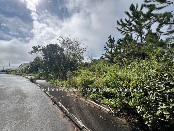 Terrain Spacieux de 934 m² à Pleine de l'Hermitage