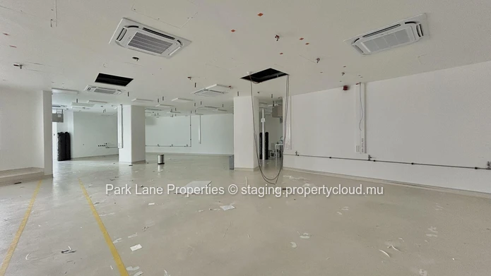 Espace de bureaux stratégiquement positionné au rez-de-chaussée à Ebene