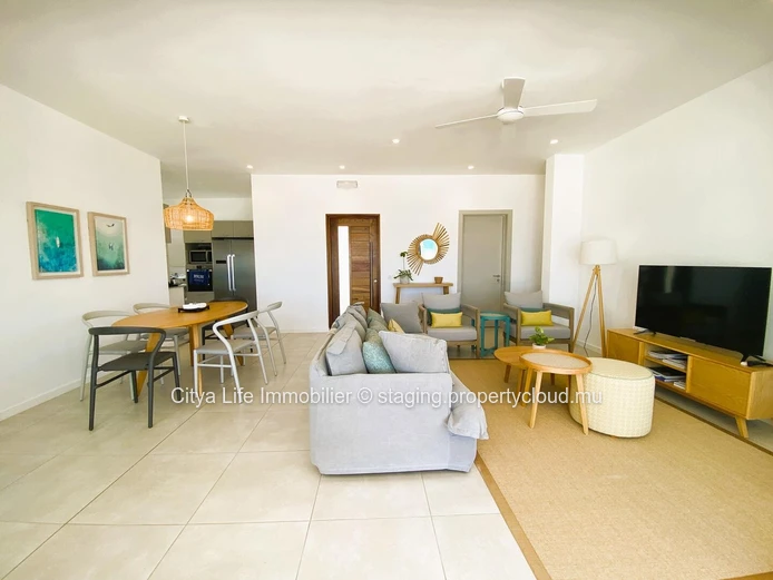 Luxurious Penthouse with Stunning Views in Poste Lafayette - 226m² Living Space, Communal Pool - Rs