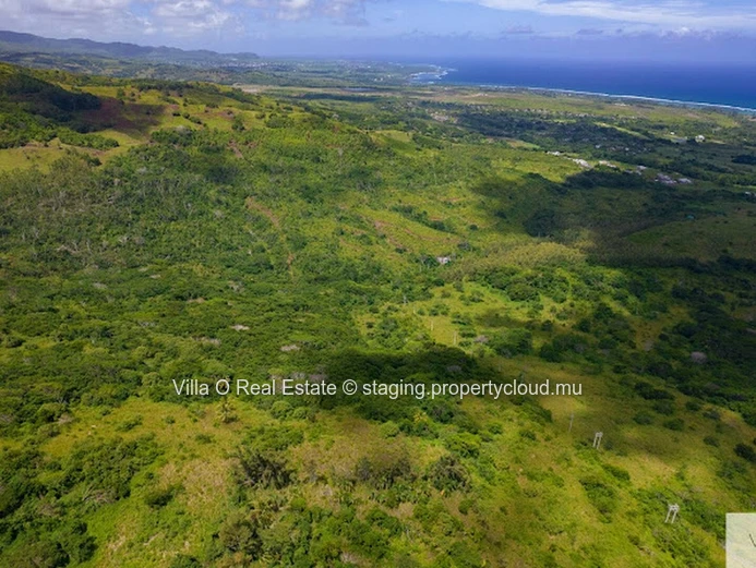Idéal pour un projet immobilier ambitieux, ce terrain agricole situé sur les hauteurs, offre des vues panoramique. (Mandat exclusif)