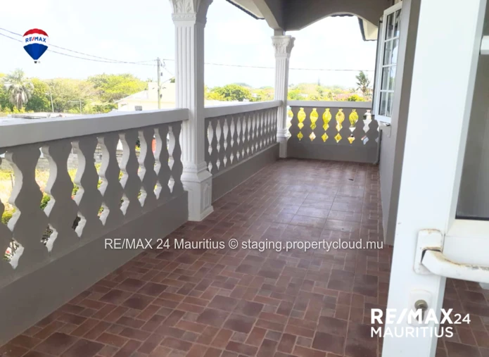 3 bedroom double story home with sea view